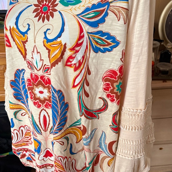 Floral Print Cream Top - Picture 4 of 5